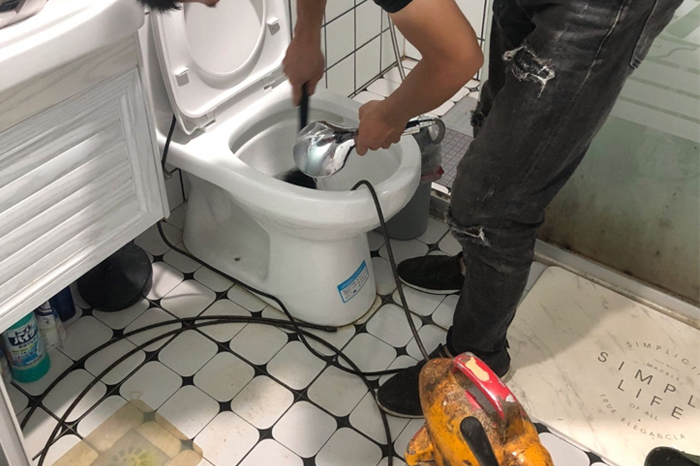勐腊马桶堵塞自己疏通还是找师傅？专业上门服务让你省时更省心